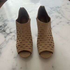 Clarks Genuine Soft Perforated Leather open toeTan Ankle Booties & back zipper.